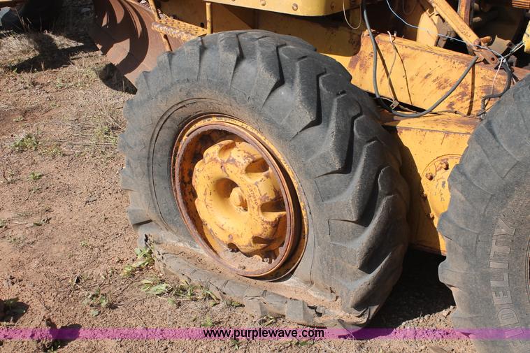 image for item H5691 1968 Caterpillar 120 motor grader