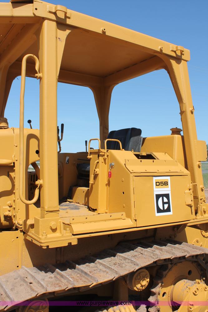 image for item H5692 1978 Caterpillar D5B dozer