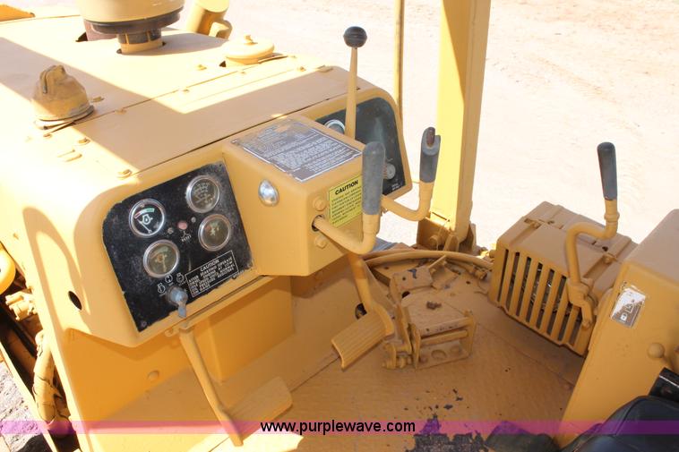 image for item H5692 1978 Caterpillar D5B dozer
