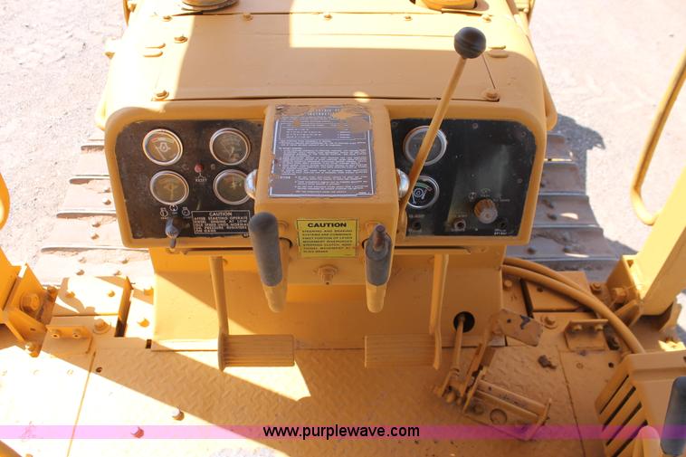 image for item H5692 1978 Caterpillar D5B dozer