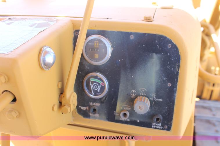 image for item H5692 1978 Caterpillar D5B dozer