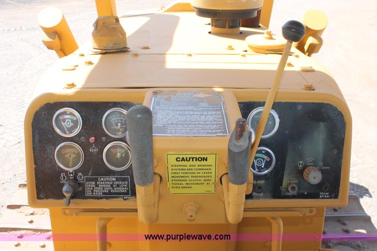 image for item H5692 1978 Caterpillar D5B dozer