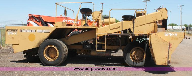 image for item H5695 Rosco Flaherty SPK-H chip spreader