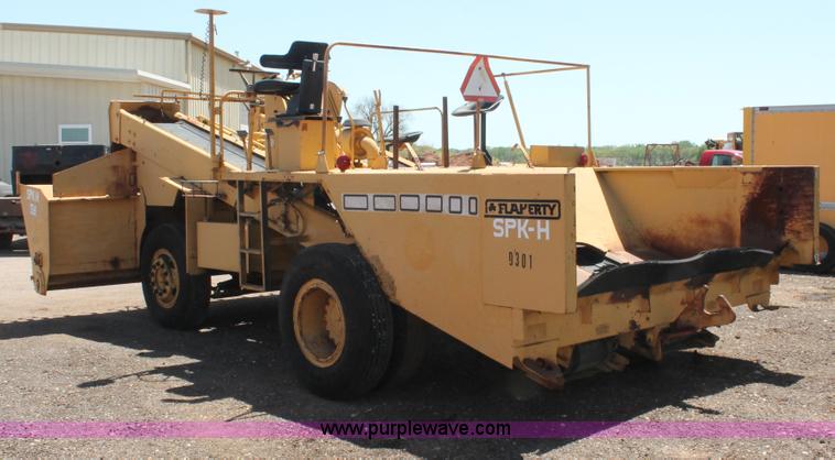 image for item H5695 Rosco Flaherty SPK-H chip spreader