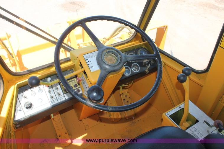 image for item H5697 1984 Fiat-Allis FR12 wheel loader