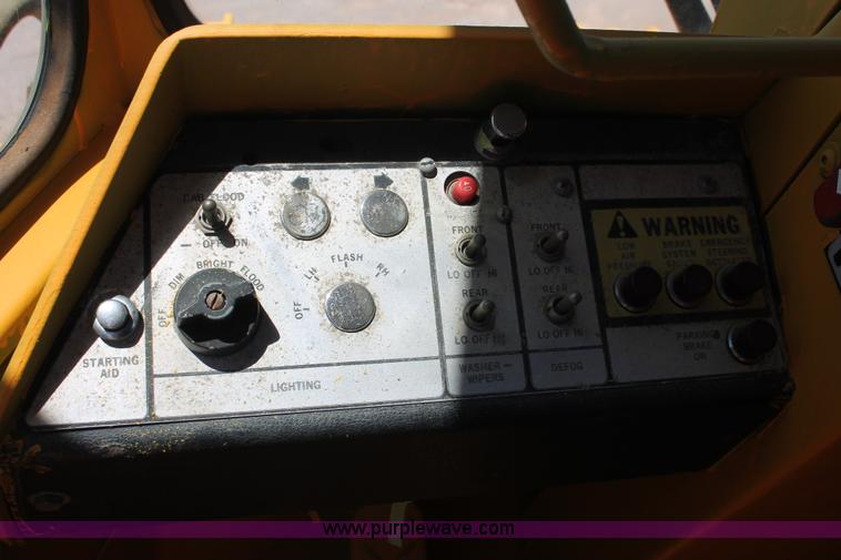 image for item H5697 1984 Fiat-Allis FR12 wheel loader