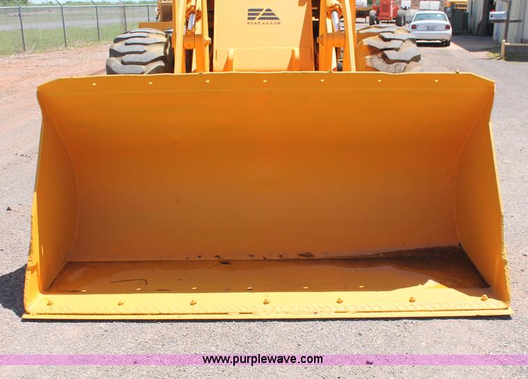 image for item H5697 1984 Fiat-Allis FR12 wheel loader