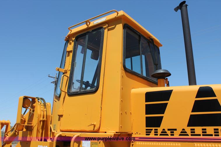 image for item H5697 1984 Fiat-Allis FR12 wheel loader