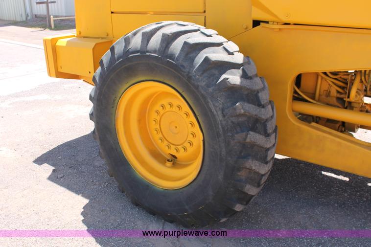image for item H5698 1990 John Deere 544E wheel loader