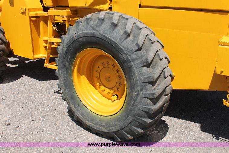 image for item H5698 1990 John Deere 544E wheel loader