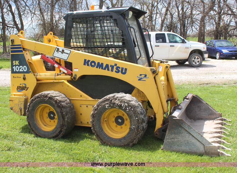 image for item H6117 2006 Komatsu SK1020-5N skid steer