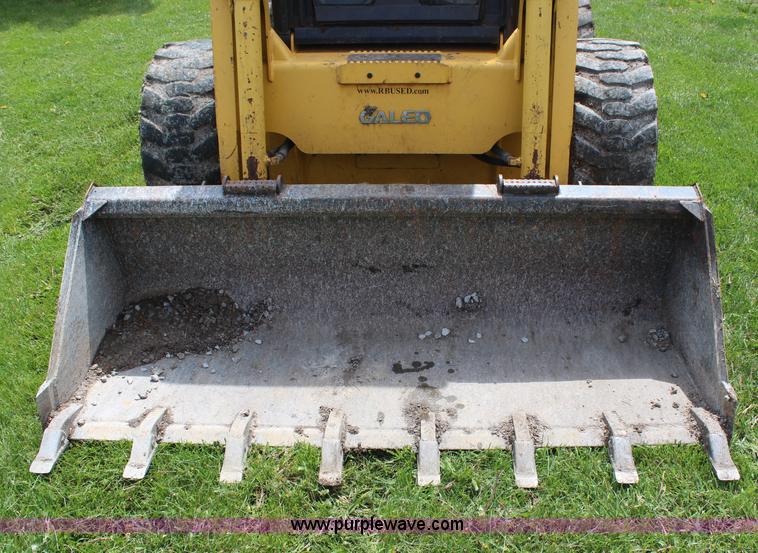 image for item H6117 2006 Komatsu SK1020-5N skid steer