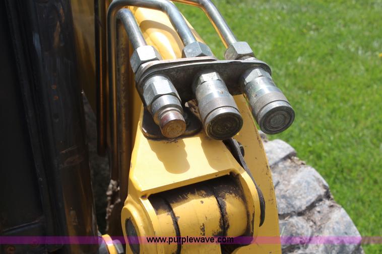 image for item H6117 2006 Komatsu SK1020-5N skid steer