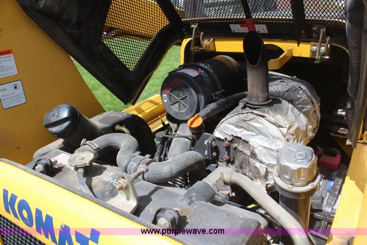 image for item H6117 2006 Komatsu SK1020-5N skid steer