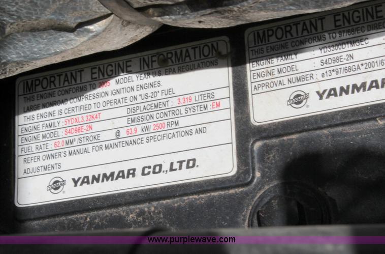 image for item H6117 2006 Komatsu SK1020-5N skid steer