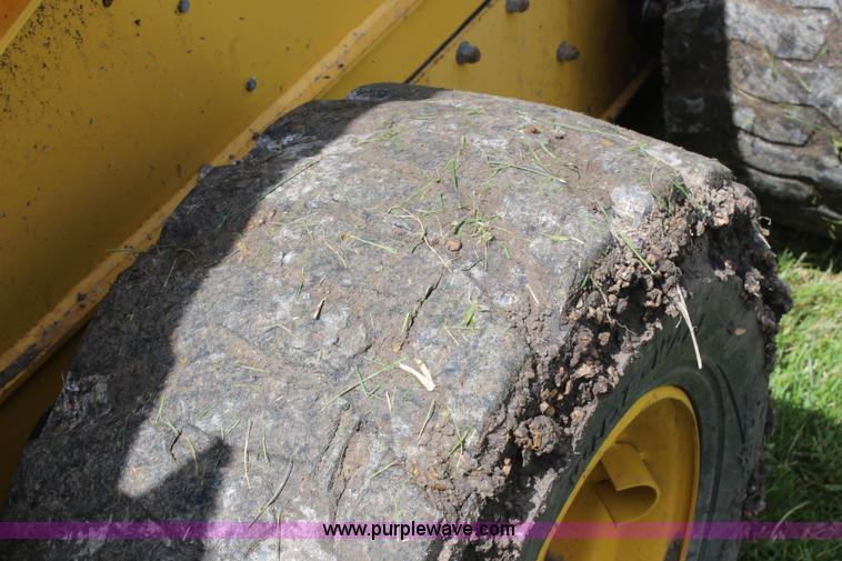 image for item H6117 2006 Komatsu SK1020-5N skid steer