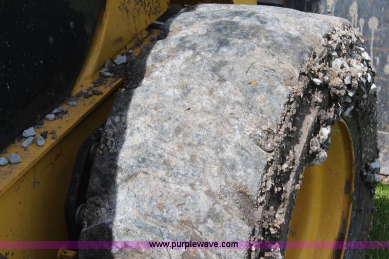 image for item H6117 2006 Komatsu SK1020-5N skid steer