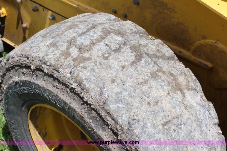 image for item H6117 2006 Komatsu SK1020-5N skid steer