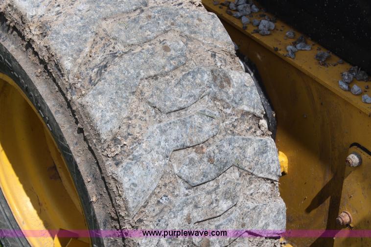 image for item H6117 2006 Komatsu SK1020-5N skid steer