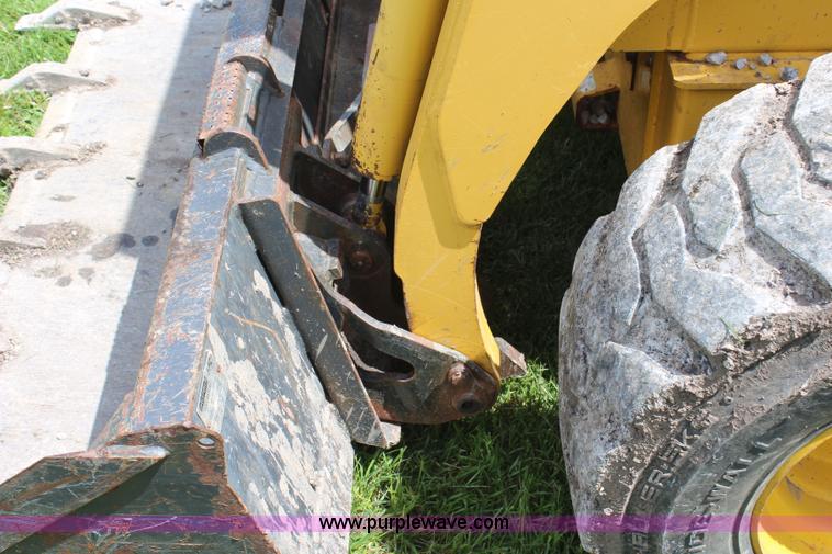 image for item H6117 2006 Komatsu SK1020-5N skid steer