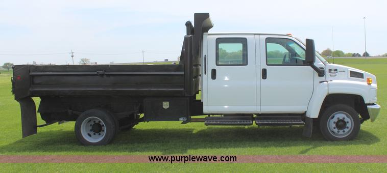 image for item H6122 2003 Chevrolet C4500 Crew Cab dump truck