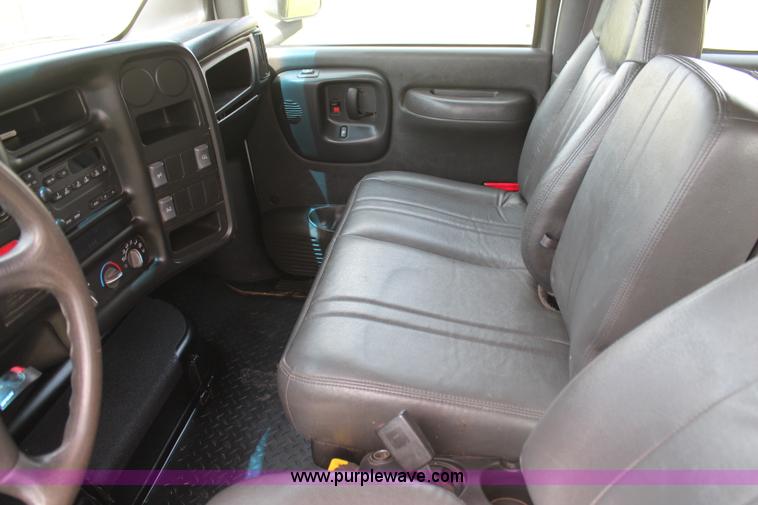 image for item H6122 2003 Chevrolet C4500 Crew Cab dump truck