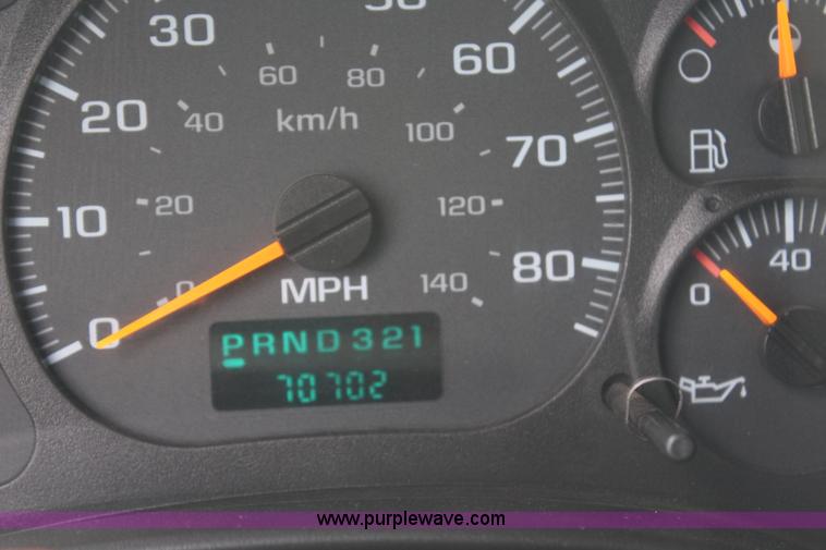 image for item H6122 2003 Chevrolet C4500 Crew Cab dump truck