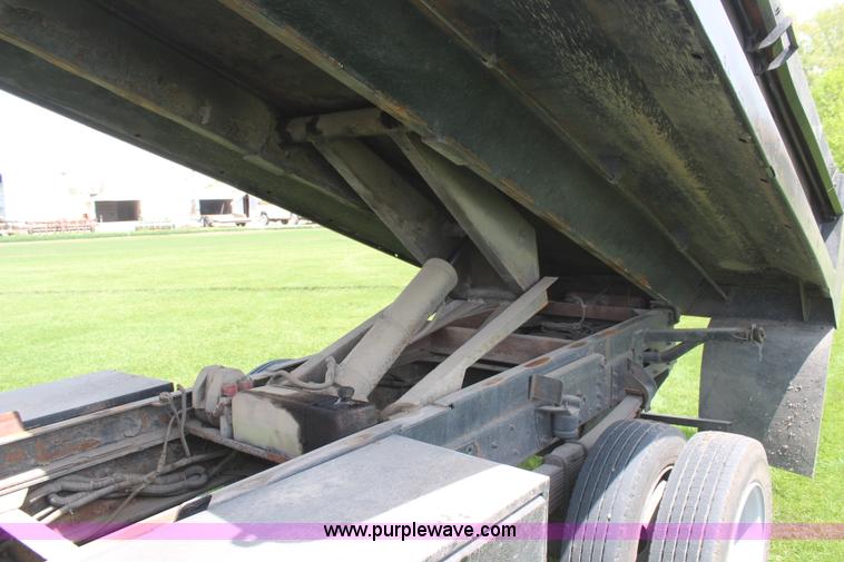 image for item H6122 2003 Chevrolet C4500 Crew Cab dump truck