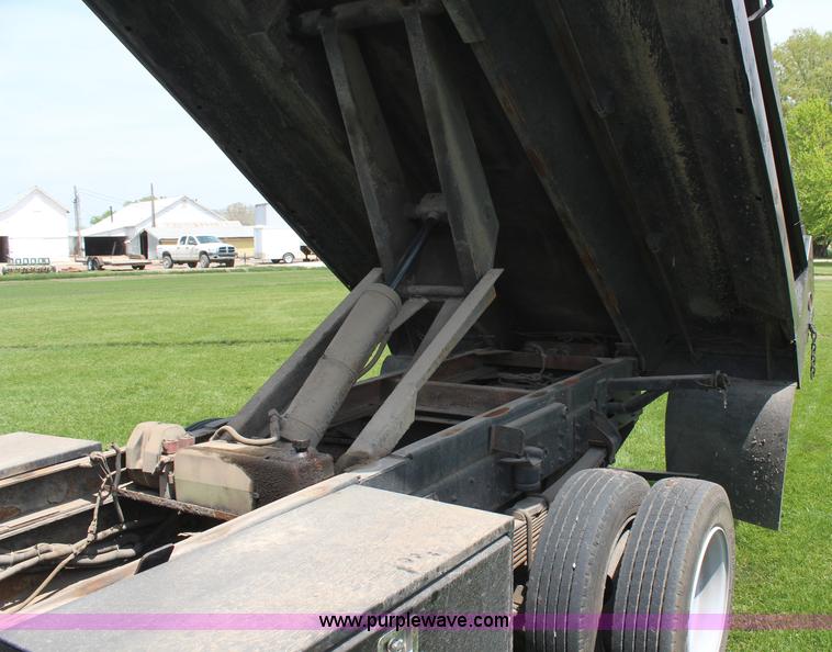 image for item H6122 2003 Chevrolet C4500 Crew Cab dump truck