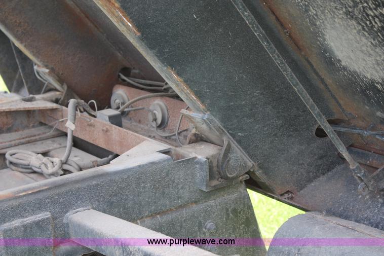 image for item H6122 2003 Chevrolet C4500 Crew Cab dump truck