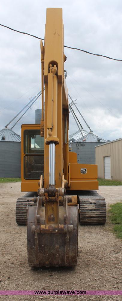 image for item H6136 John Deere 690B excavator