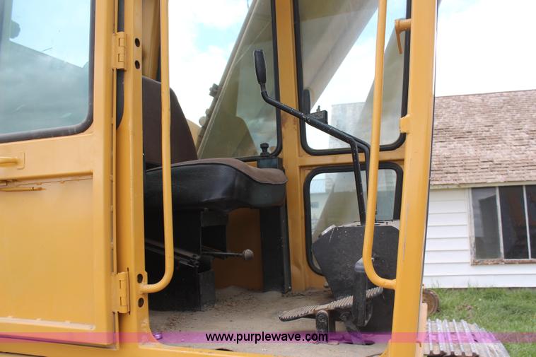 image for item H6136 John Deere 690B excavator