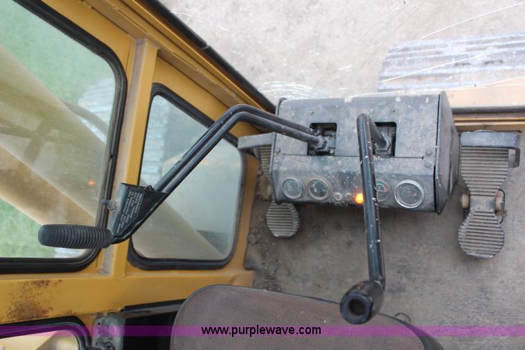 image for item H6136 John Deere 690B excavator