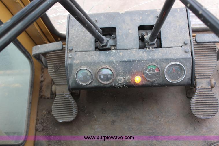 image for item H6136 John Deere 690B excavator