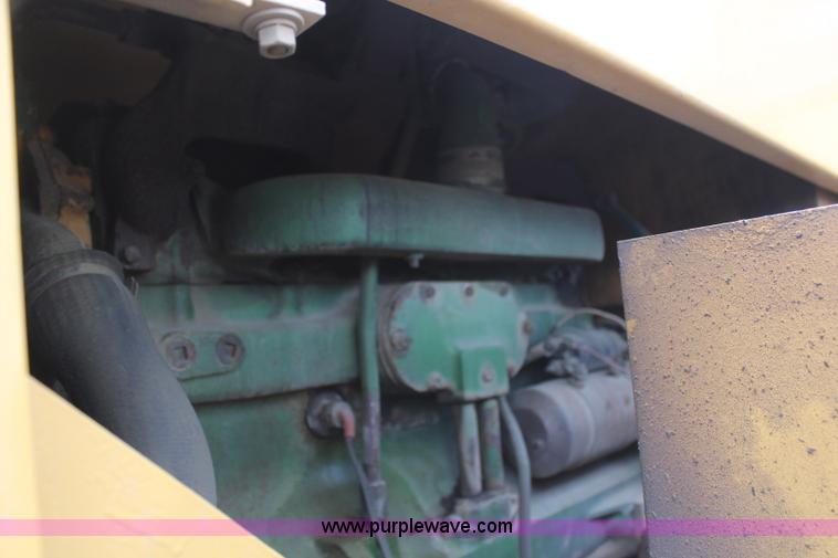 image for item H6136 John Deere 690B excavator