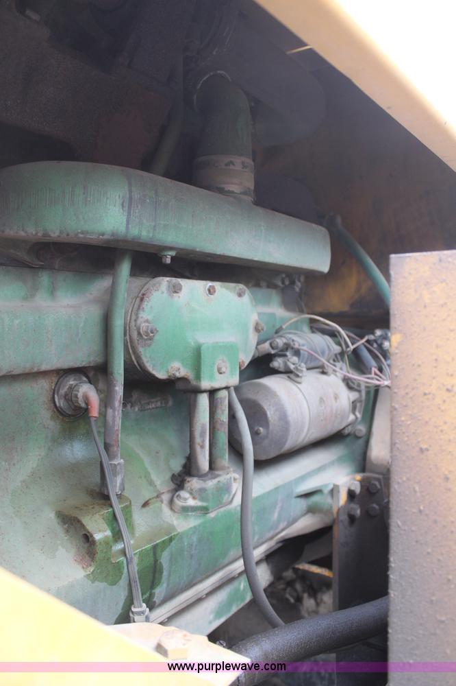 image for item H6136 John Deere 690B excavator