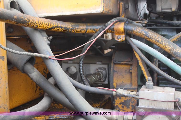 image for item H6136 John Deere 690B excavator