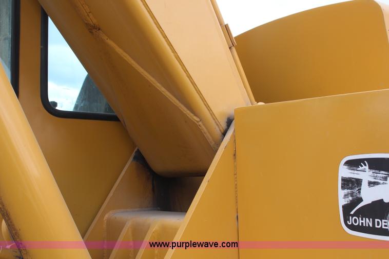 image for item H6136 John Deere 690B excavator