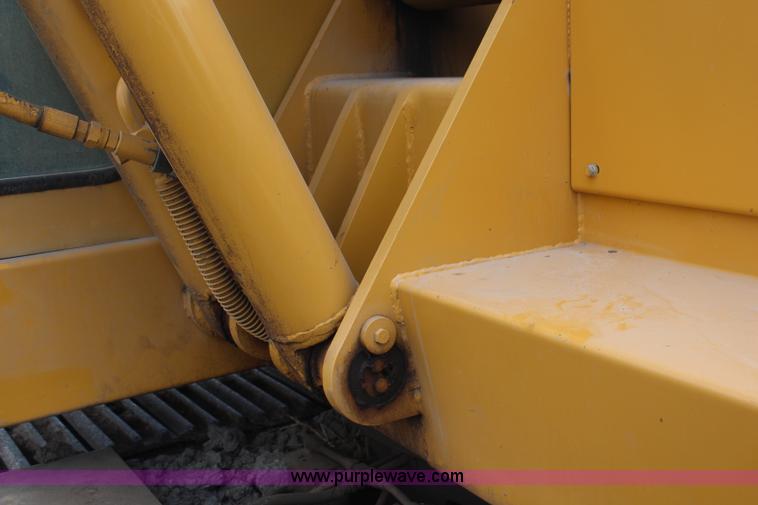 image for item H6136 John Deere 690B excavator