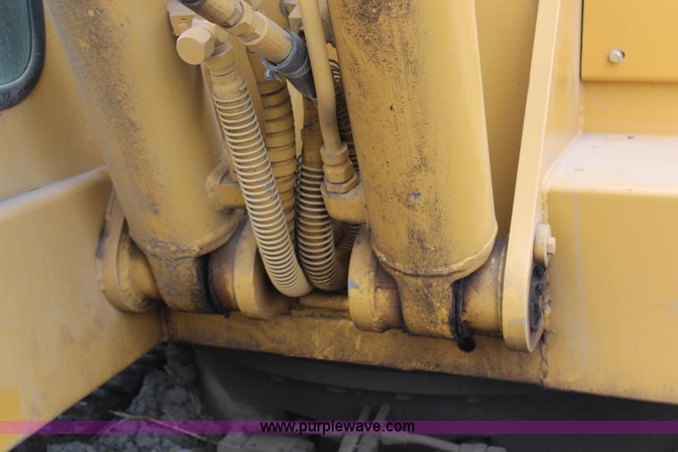 image for item H6136 John Deere 690B excavator