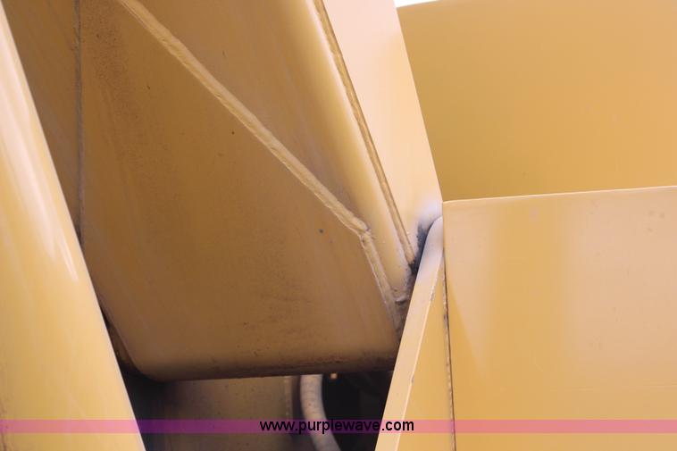 image for item H6136 John Deere 690B excavator