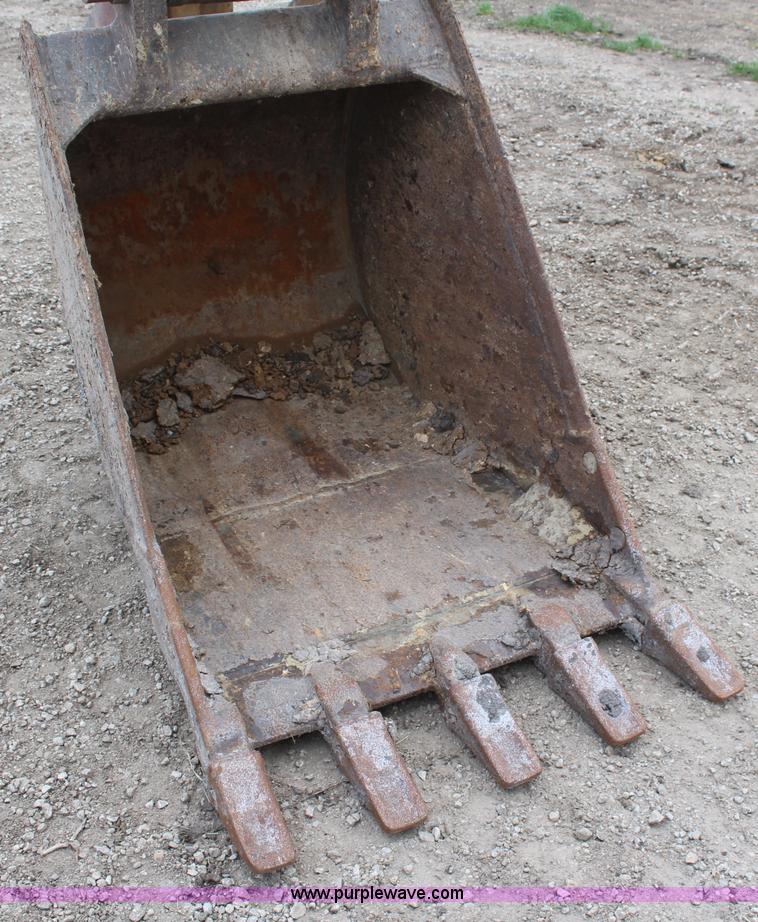 image for item H6136 John Deere 690B excavator