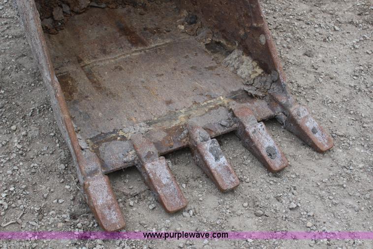 image for item H6136 John Deere 690B excavator