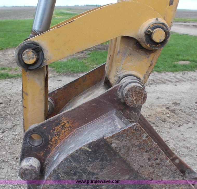 image for item H6136 John Deere 690B excavator