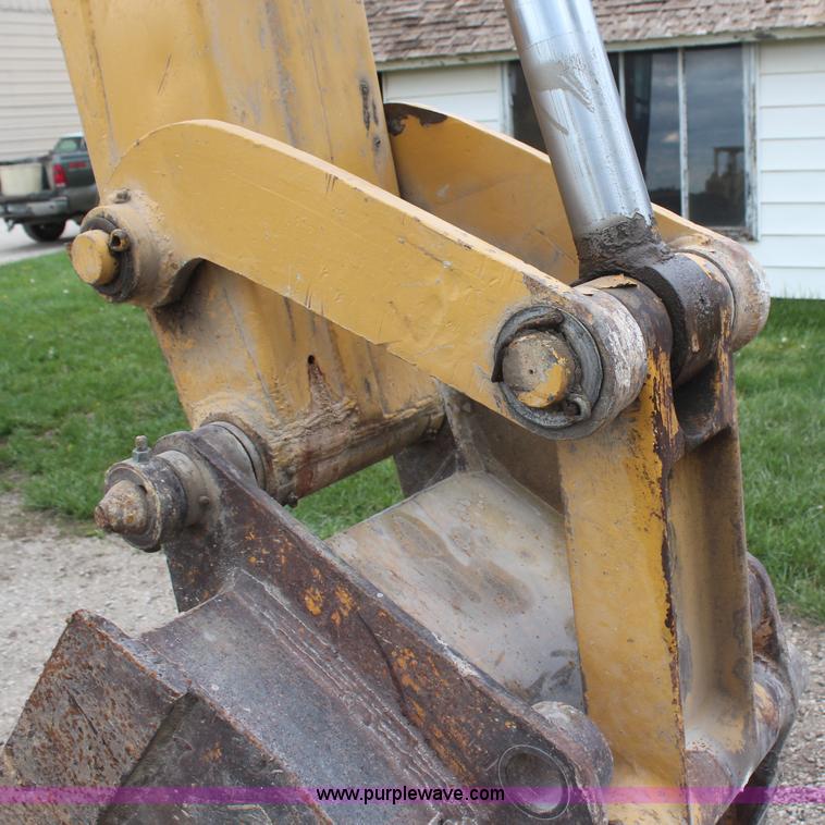 image for item H6136 John Deere 690B excavator