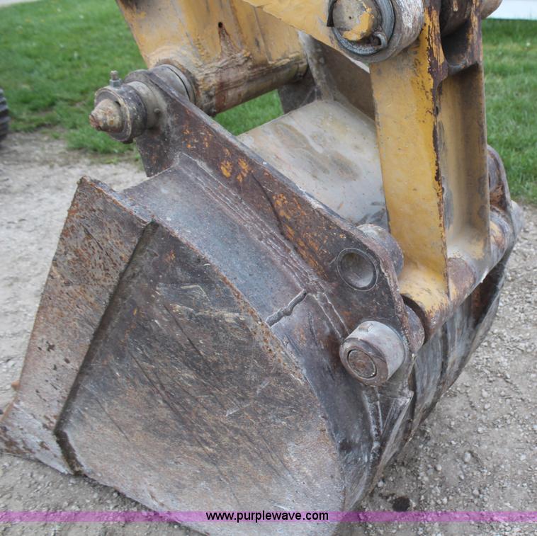 image for item H6136 John Deere 690B excavator