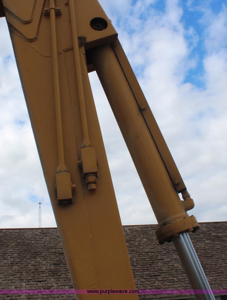 image for item H6136 John Deere 690B excavator