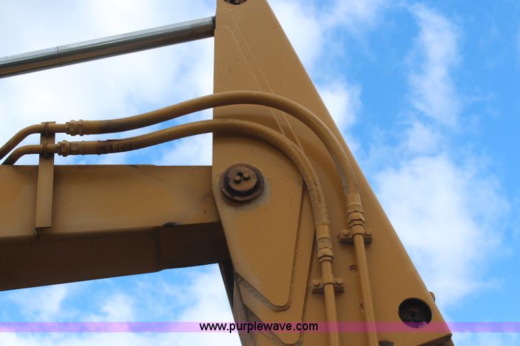 image for item H6136 John Deere 690B excavator