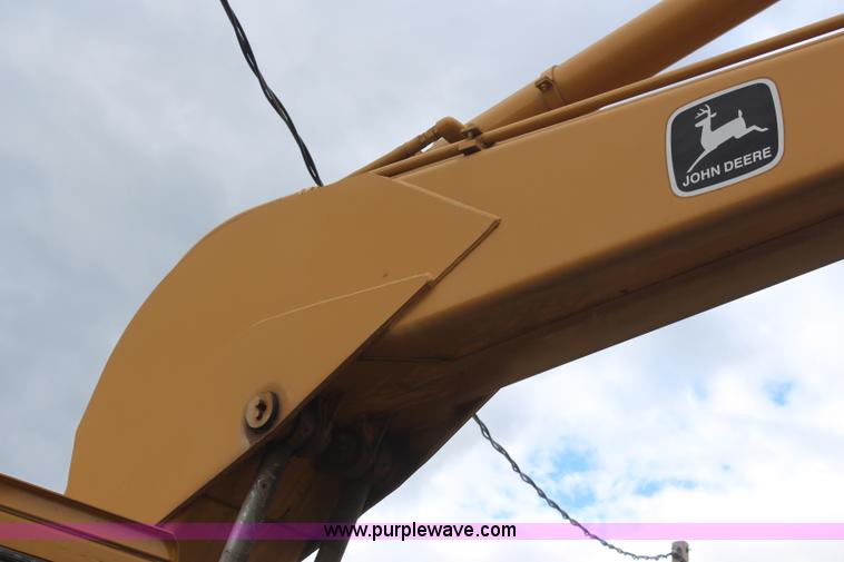 image for item H6136 John Deere 690B excavator