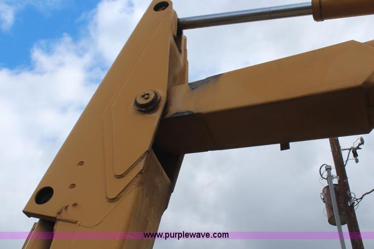 image for item H6136 John Deere 690B excavator